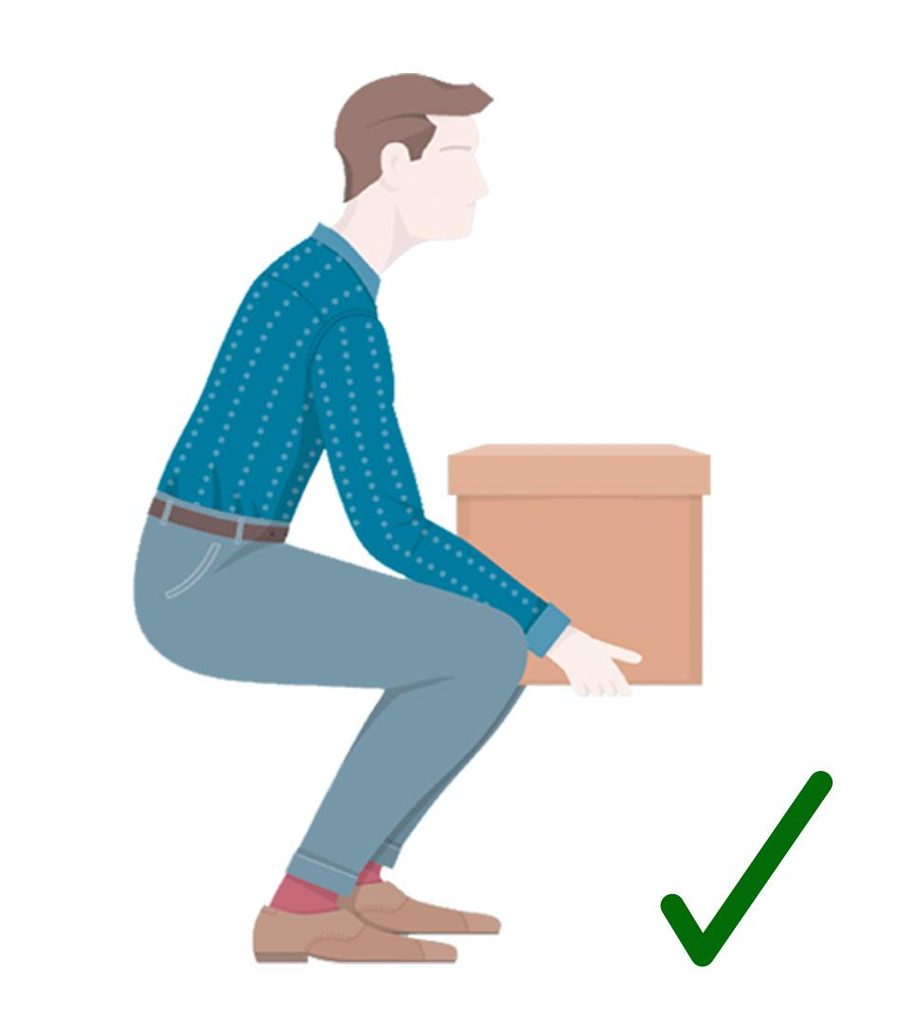 良い姿勢で荷物を持つ画像